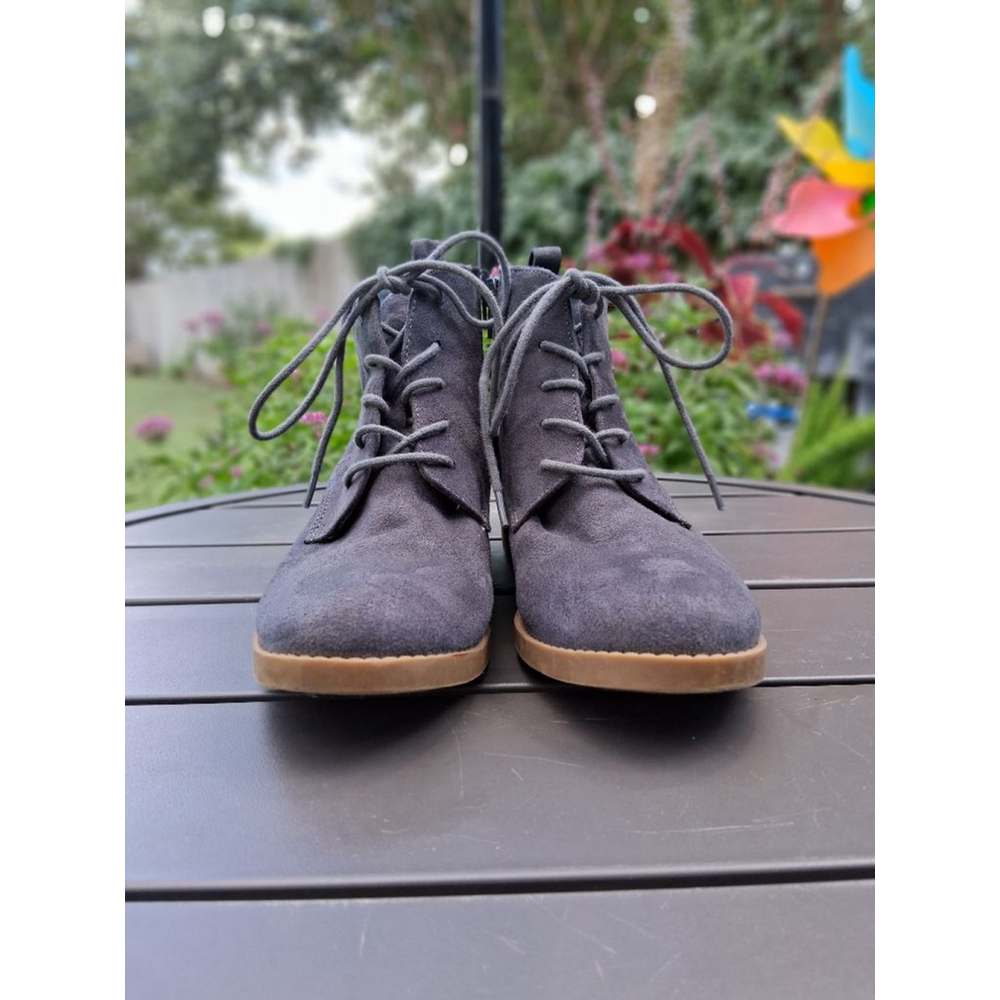 Carlos Santana "Macey" Grey Suede Ankle Boots Booties US 7 Boho Chic Classic - Picture 3 of 15